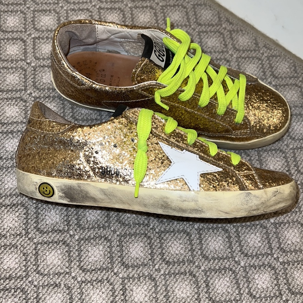 Girls Golden Goose gold glitter shoe size 34/US size 3 Good condition.
